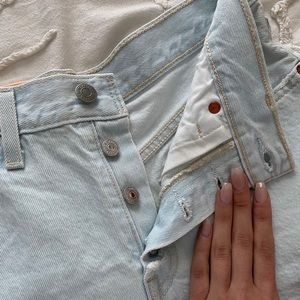 Distressed Light Wash Levi’s 501 Denim Short (26)